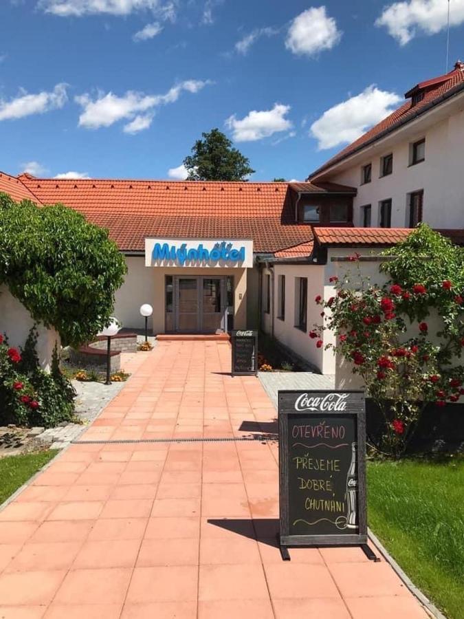 Hotel Mlyn - Jihlava Vílanec Esterno foto