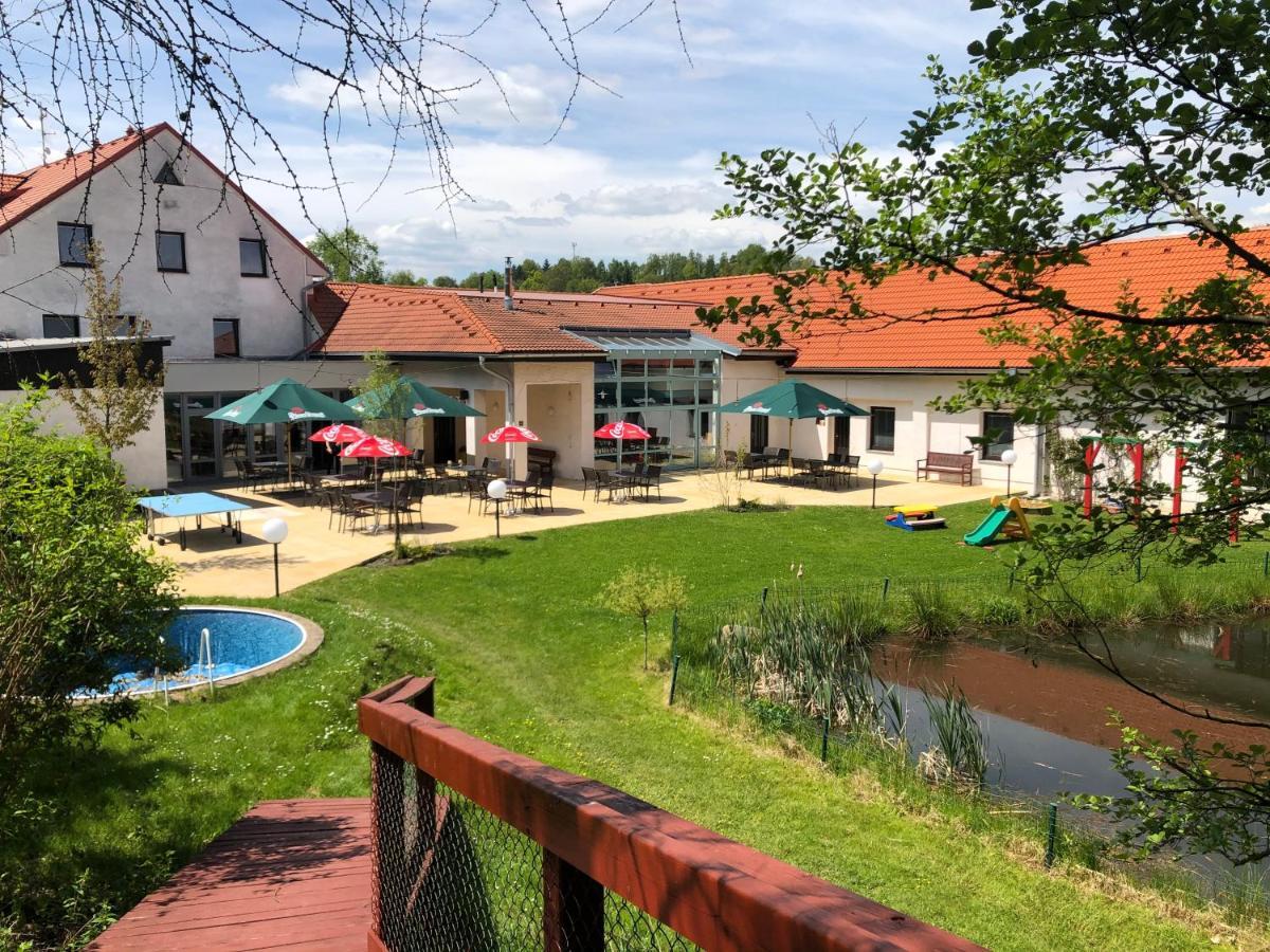 Hotel Mlyn - Jihlava Vílanec Esterno foto