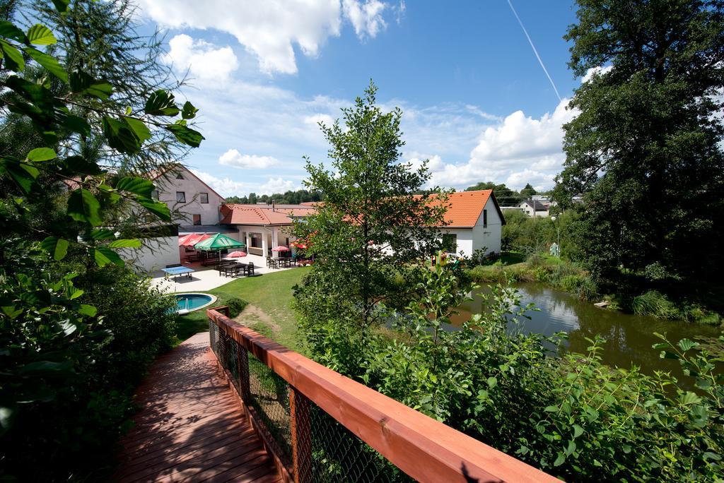 Hotel Mlyn - Jihlava Vílanec Esterno foto